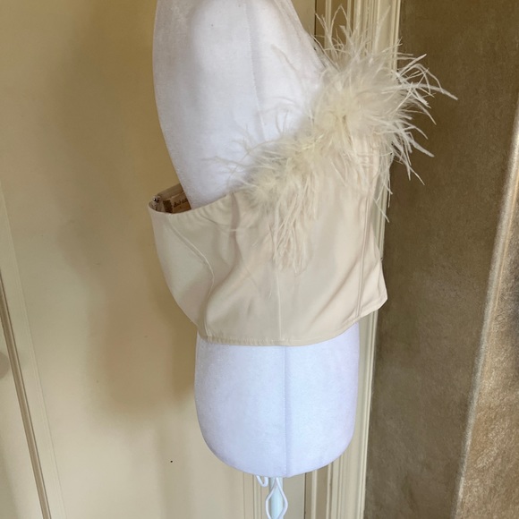 Large strapless feather accent bustier - Picture 6 of 7